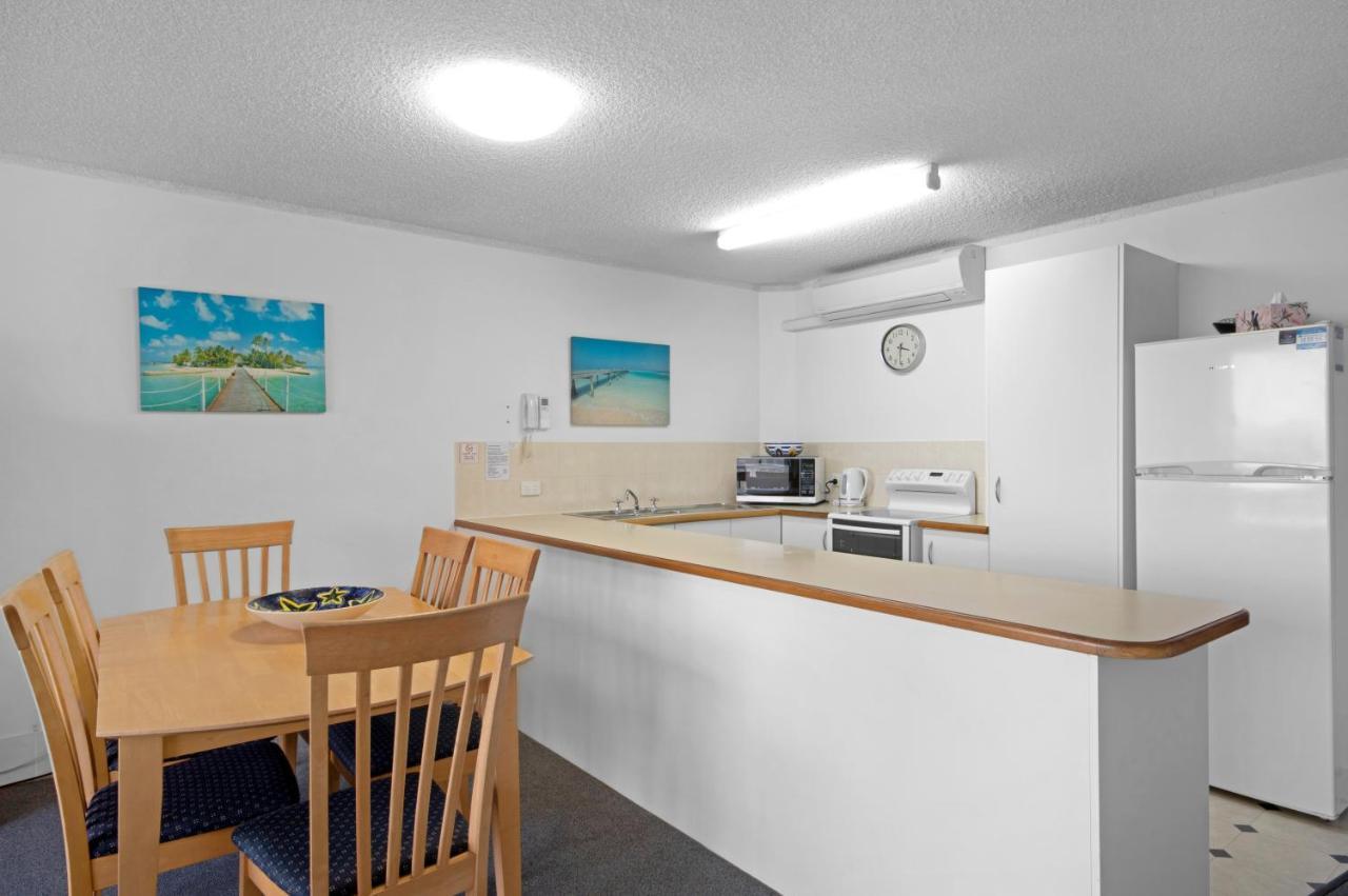 Capeview Apartments - Right On Kings Beach Caloundra Exterior photo