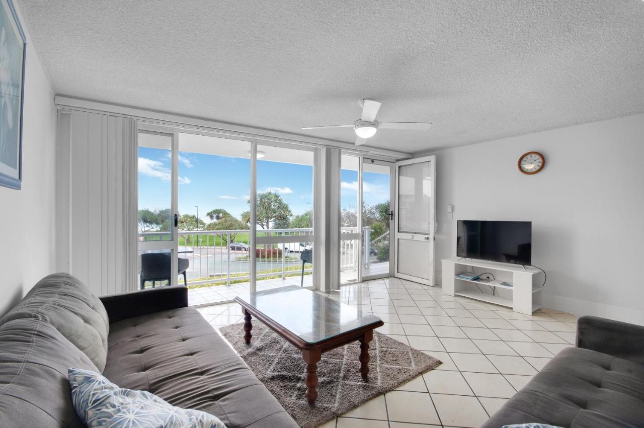 Capeview Apartments - Right On Kings Beach Caloundra Exterior photo